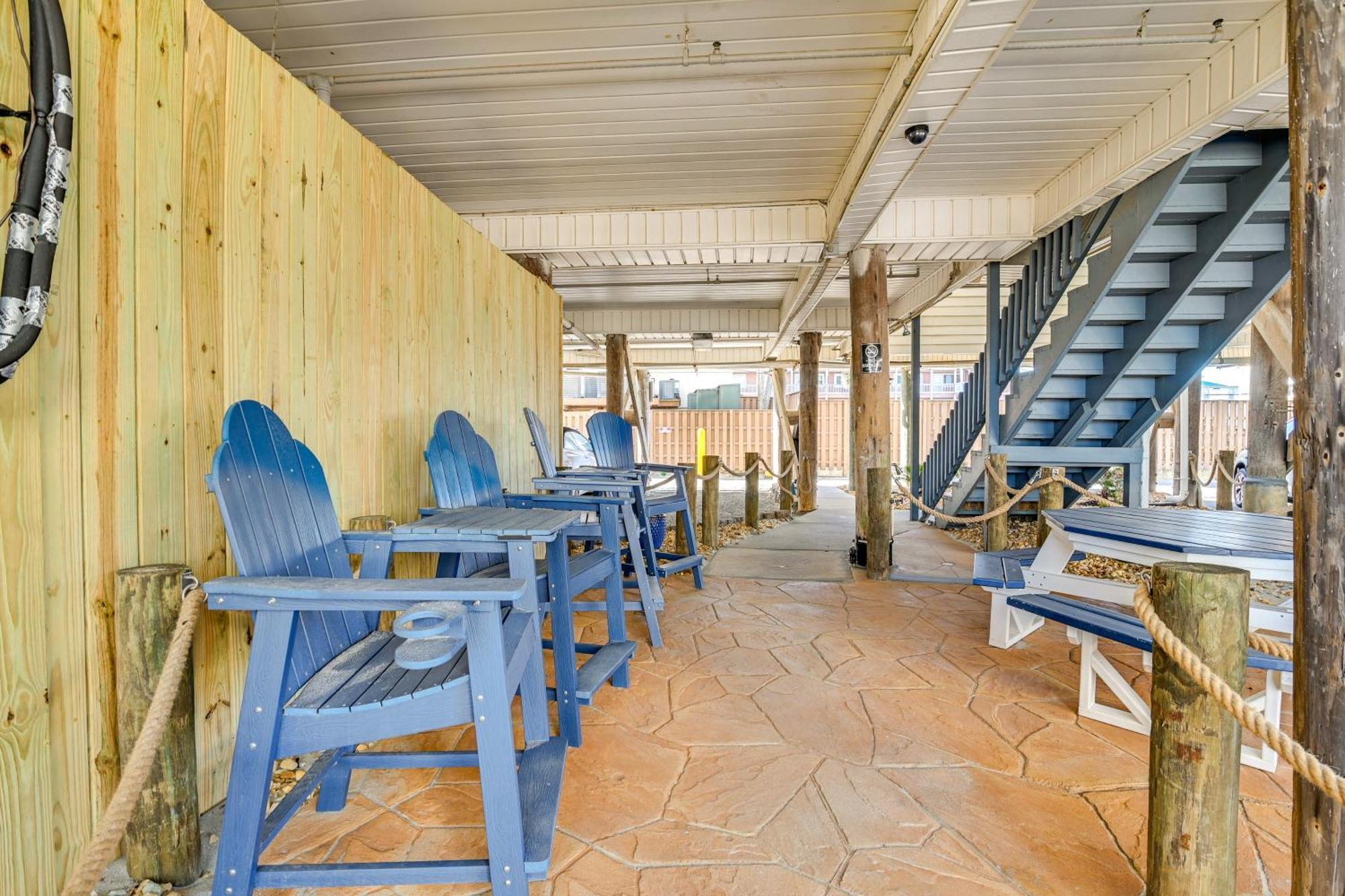 Cozy Beachfront With Wifi, Views And Pool Access