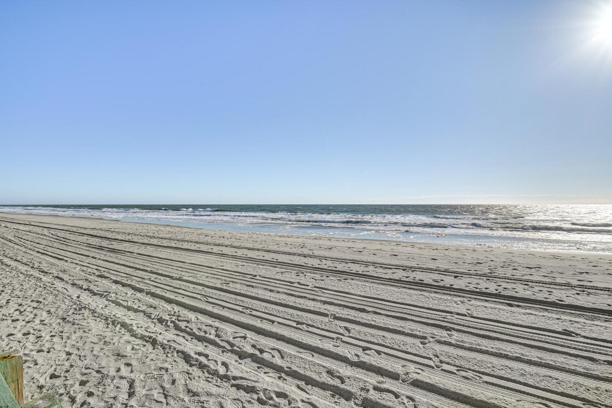 Cozy Beachfront With Wifi, Views And Pool Access Apartment *