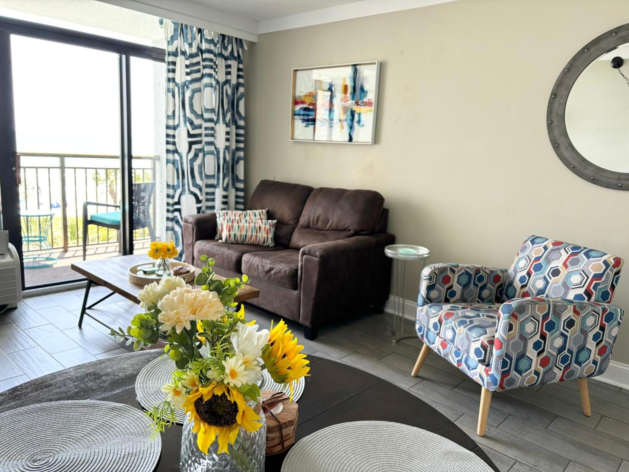 Daze Oceanfront Great Location Hotel