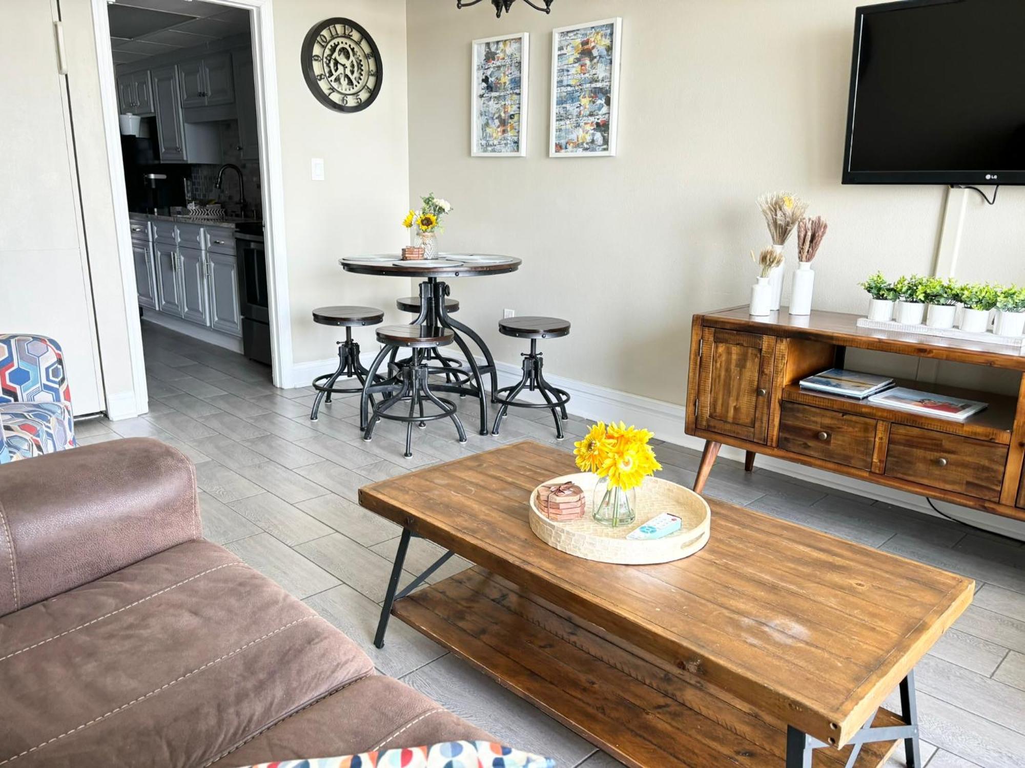 Hotel Daze Oceanfront Great Location