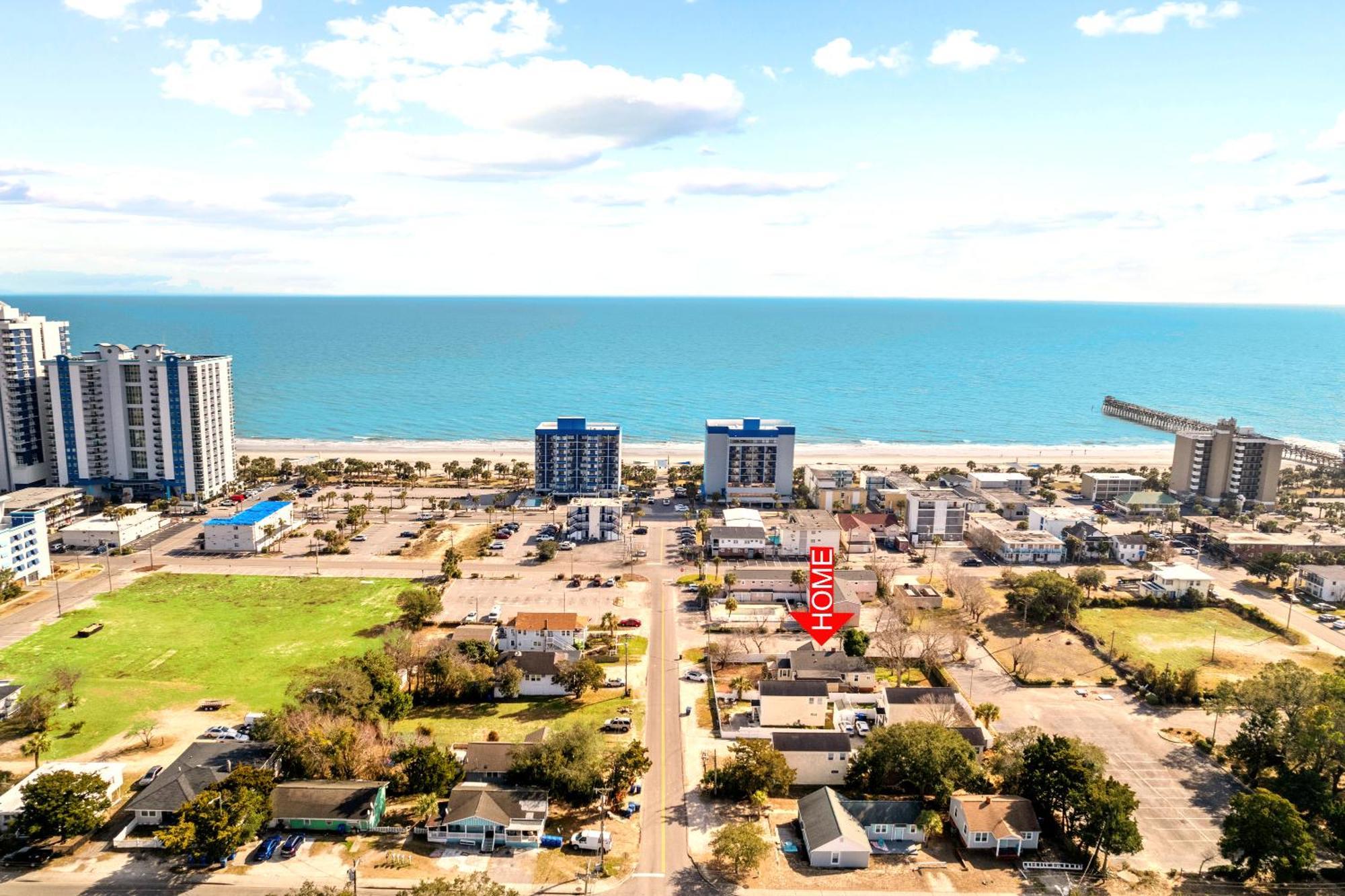 Holiday home ﻿charming Centrally Located Ocean View W Huge Private Yard, Patio, Firepit, & Bbq