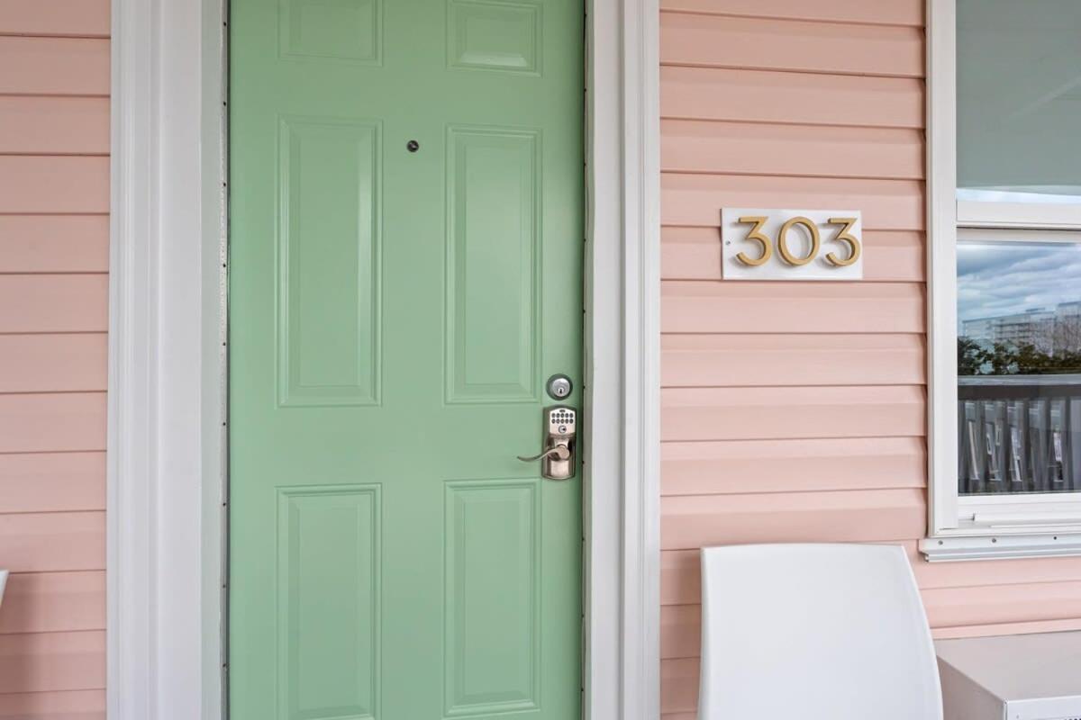 Treehouse Walk To Pet-friendly 303 Apartment Myrtle Beach