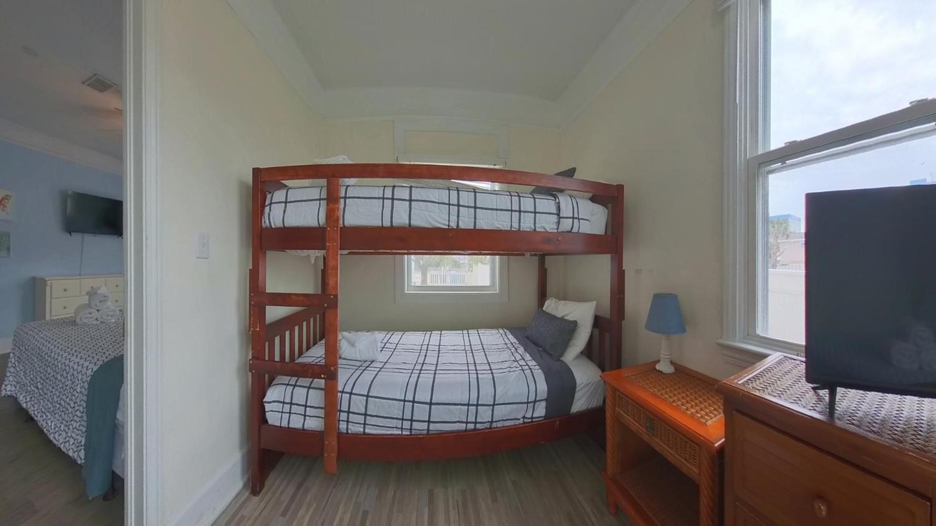 ﻿charming Centrally Located Ocean View W Huge Private Yard, Patio, Firepit, & Bbq Holiday home *
