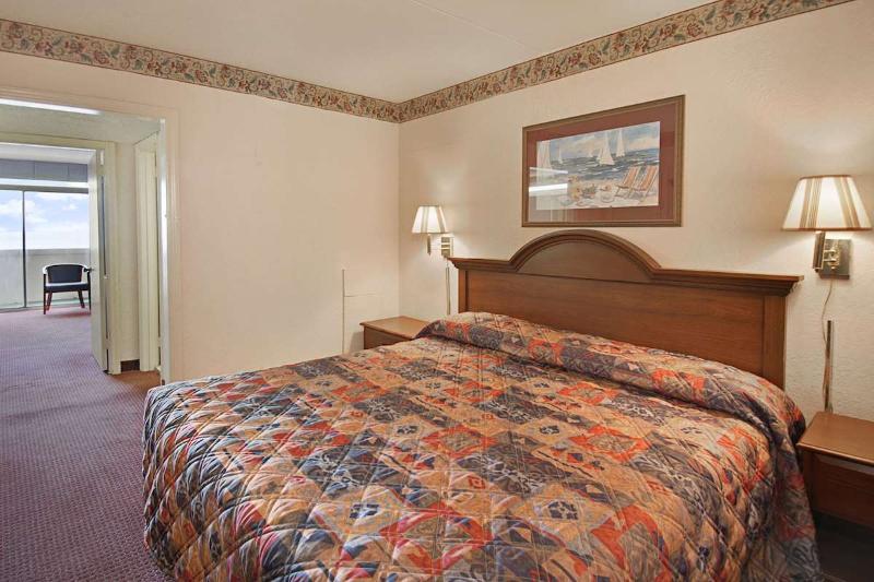Days By Wyndham Myrtle Beach-grand Hotel Myrtle Beach