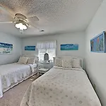 Entire Summer Cottage Pool 3 Blocks To The Beach