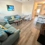 Lovely 2-Level 2-Br Cottage, 2 Blocks To Beach