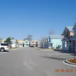 Lovely 2-Level 2-Br Cottage, 2 Blocks To Beach