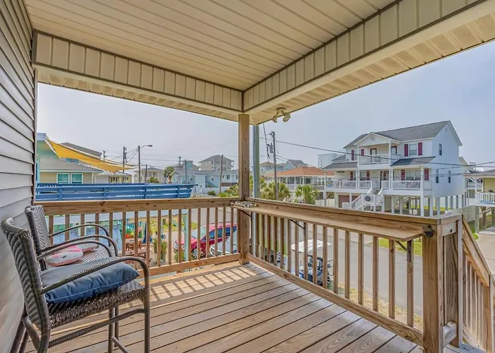 Coconut Flats Duplex- Upstairs-