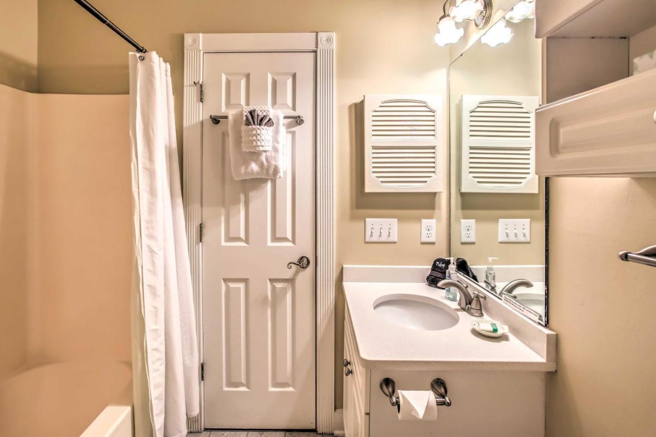 Charming On Myrtlewood Golf Course With Pool!