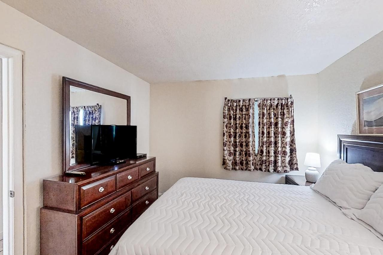 Water's Edge 1002 Apartment *