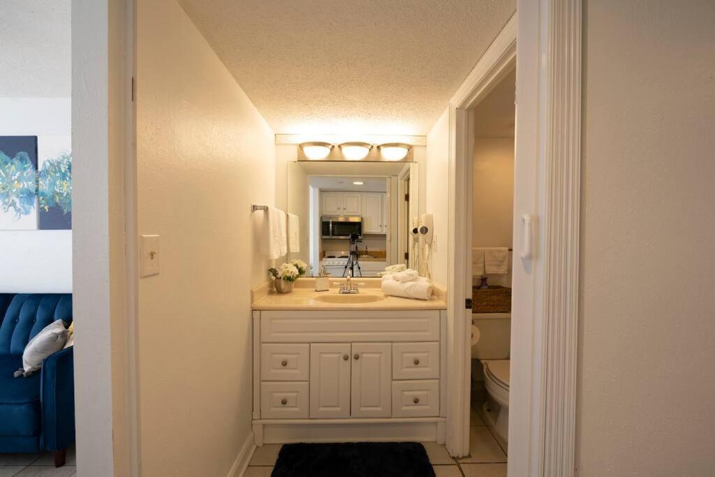 Aparthotel Royal Retreat-amazing View-king Bed-1 Bedroom-full Kitchen-free Parking-self Check-in Myrtle Beach