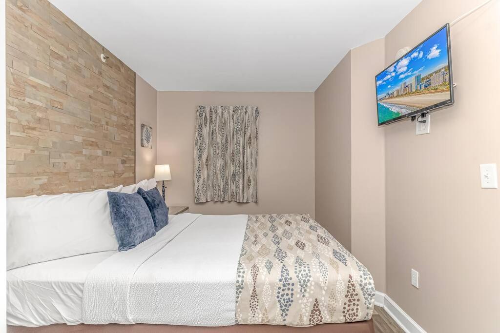 Holiday home Stunning Double Unit Condo-both Newly Renovated With Spectacular Views- Atlantica 451/452 *