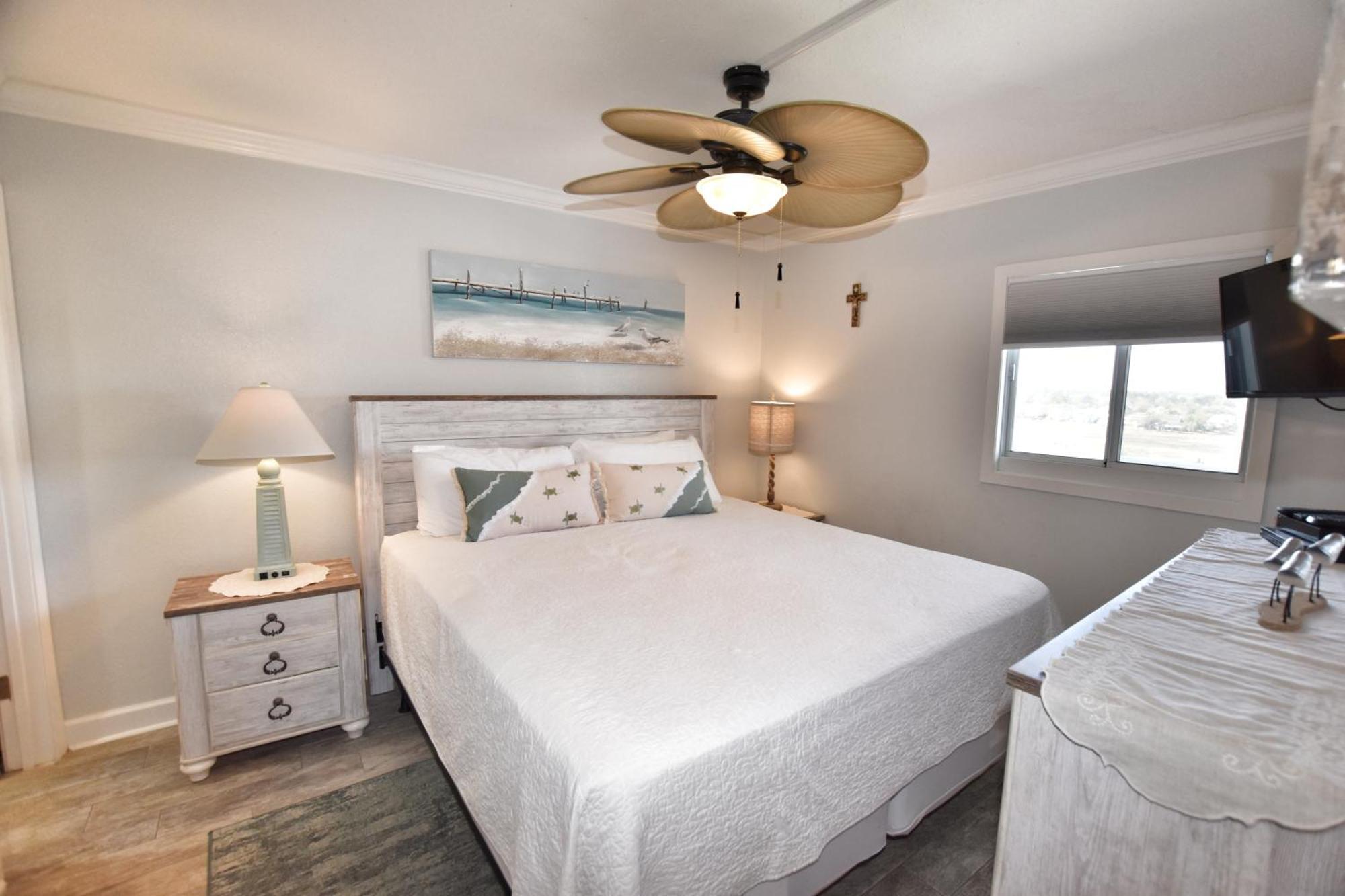 1009 Waters Edge Apartment