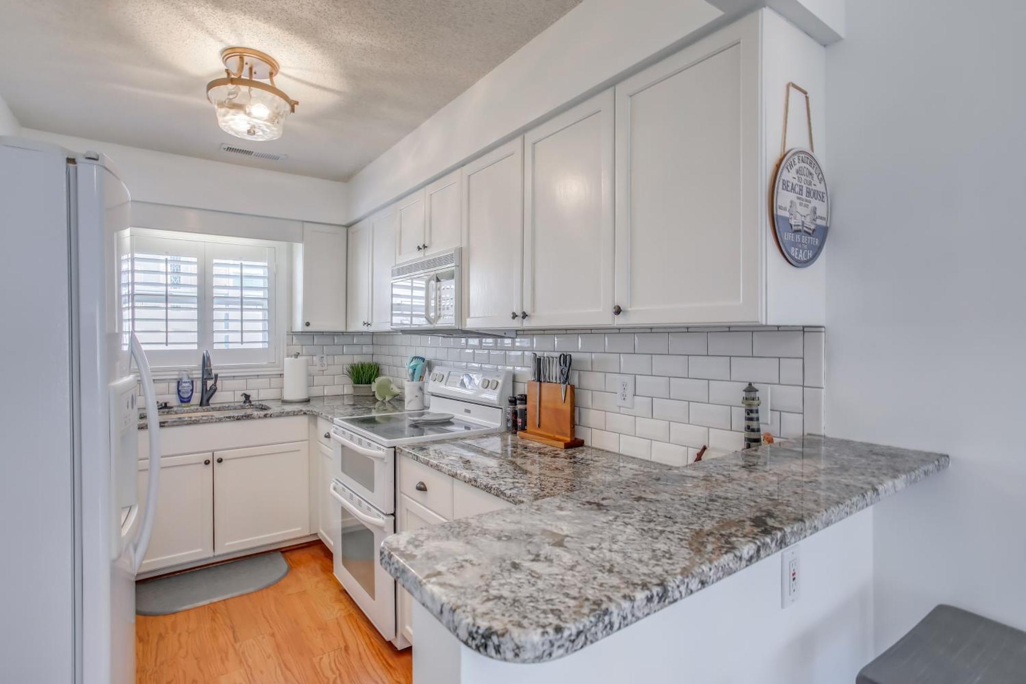 Holiday home Myrtle With Pool Access Walk To Beach!