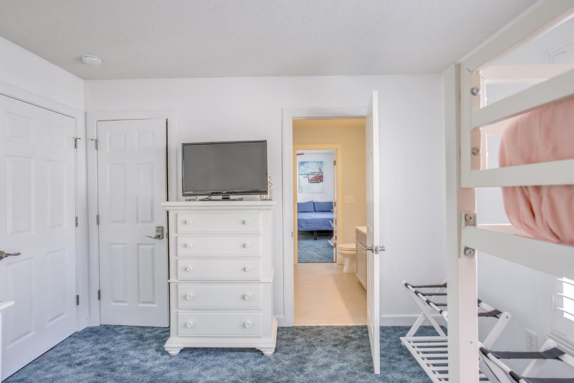 Myrtle With Pool Access Walk To Beach!