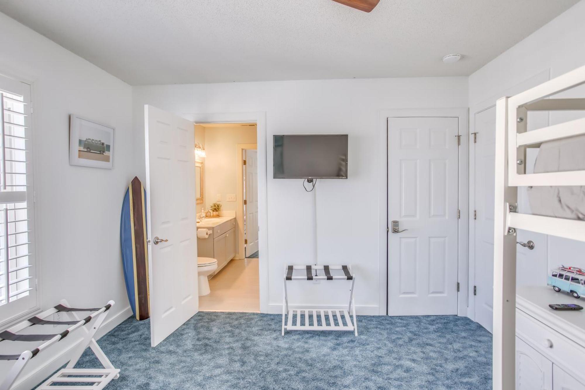 Myrtle With Pool Access Walk To Beach! *