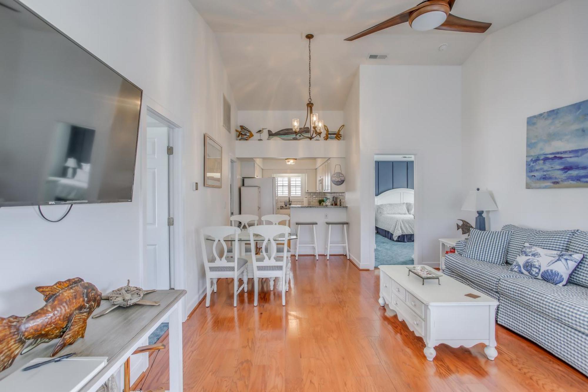 Holiday home Myrtle With Pool Access Walk To Beach! *