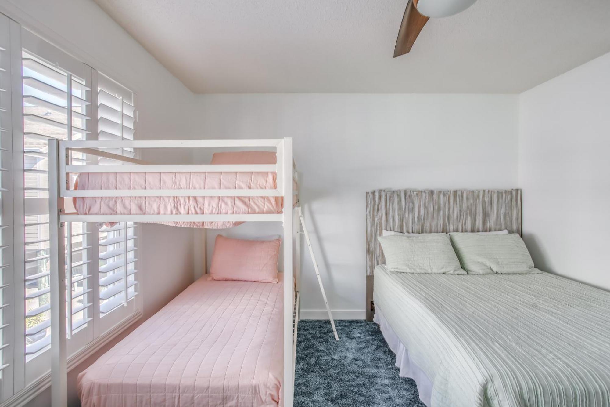 Myrtle With Pool Access Walk To Beach! *