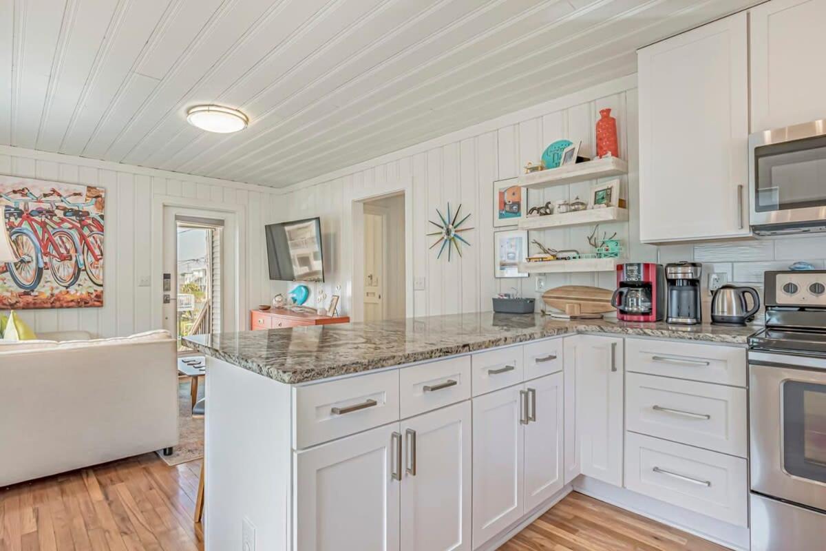 Coconut Flats Duplex- Upstairs-