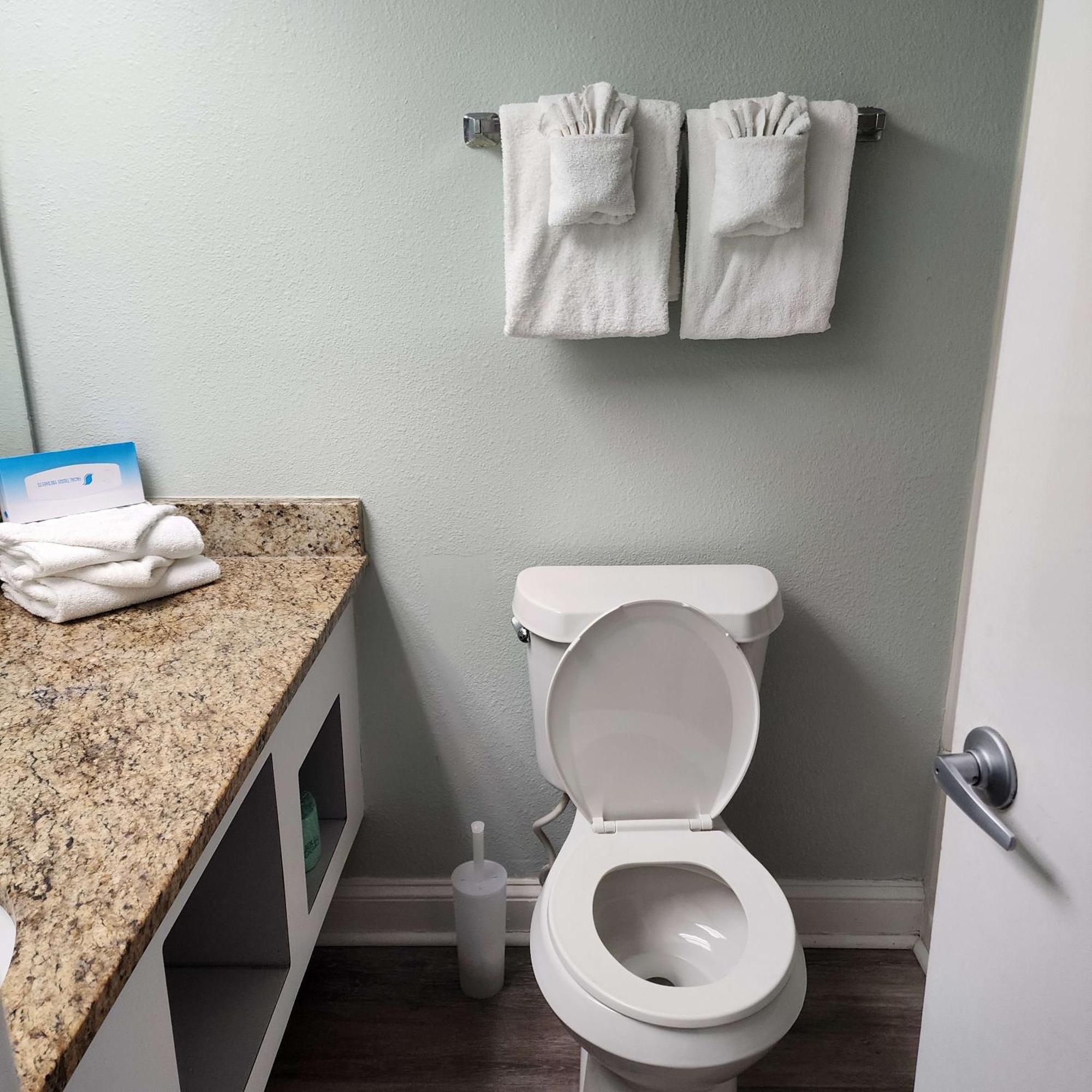 Oceanfront Efficiency T1009 Apartment