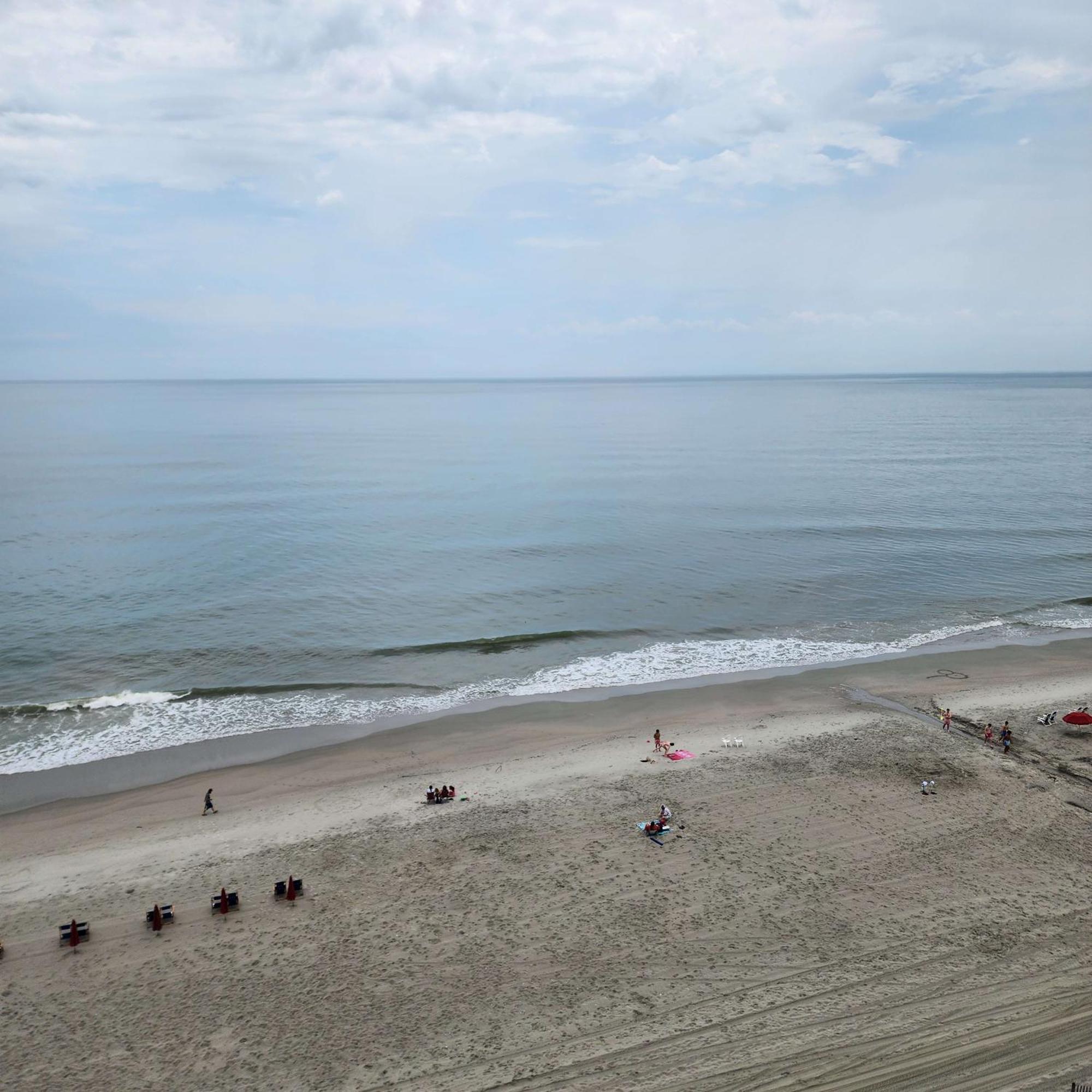 Oceanfront Efficiency T1009 * Myrtle Beach