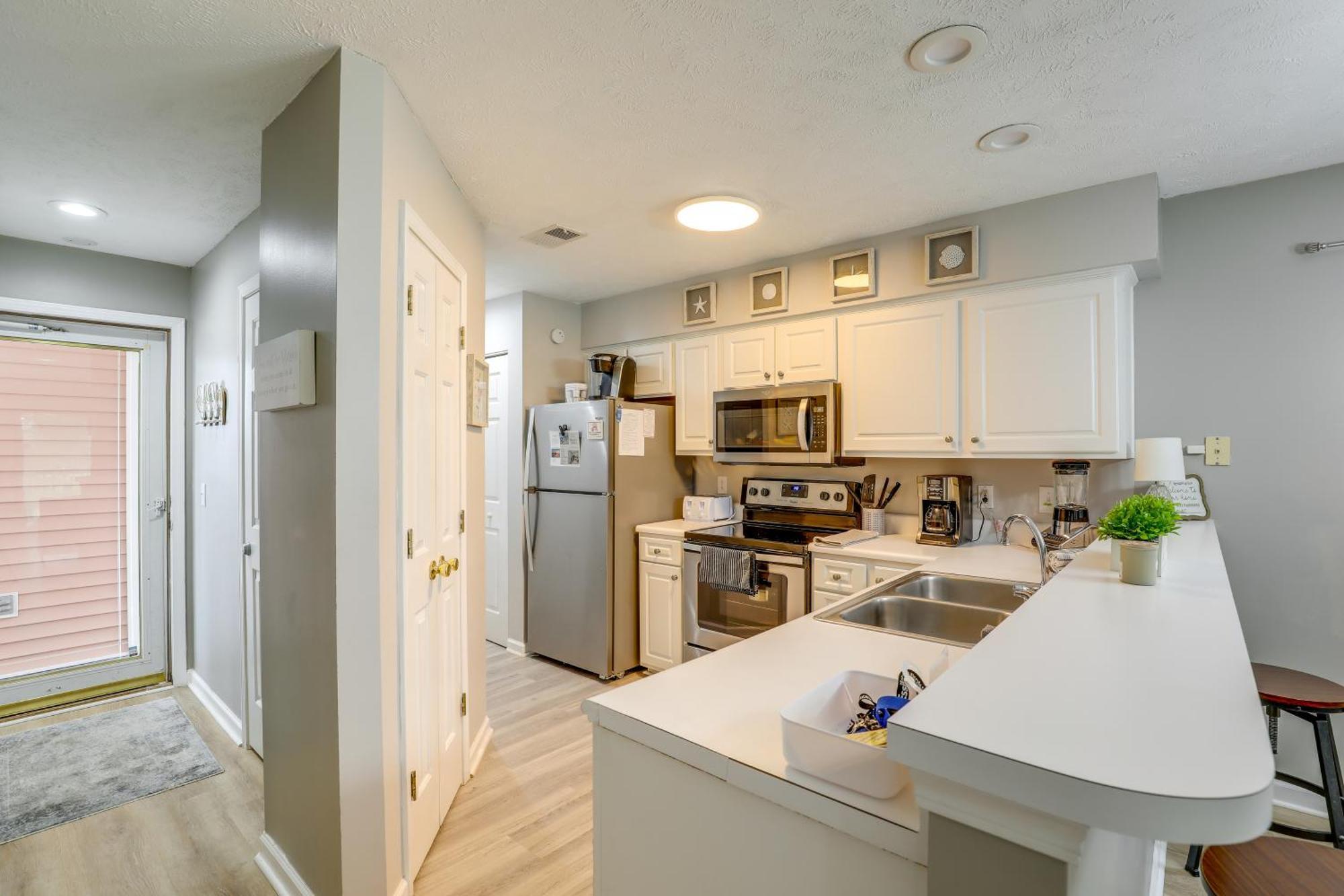 Southern Charm With Pool About 4 Mi To Broadway! * Myrtle Beach