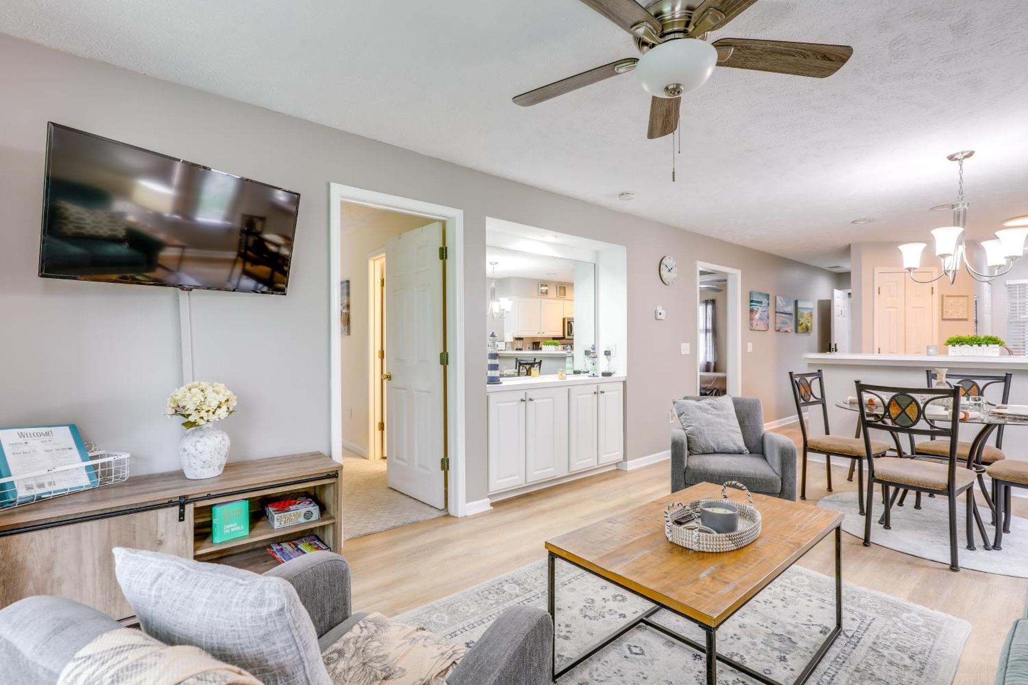 Southern Charm With Pool About 4 Mi To Broadway!
