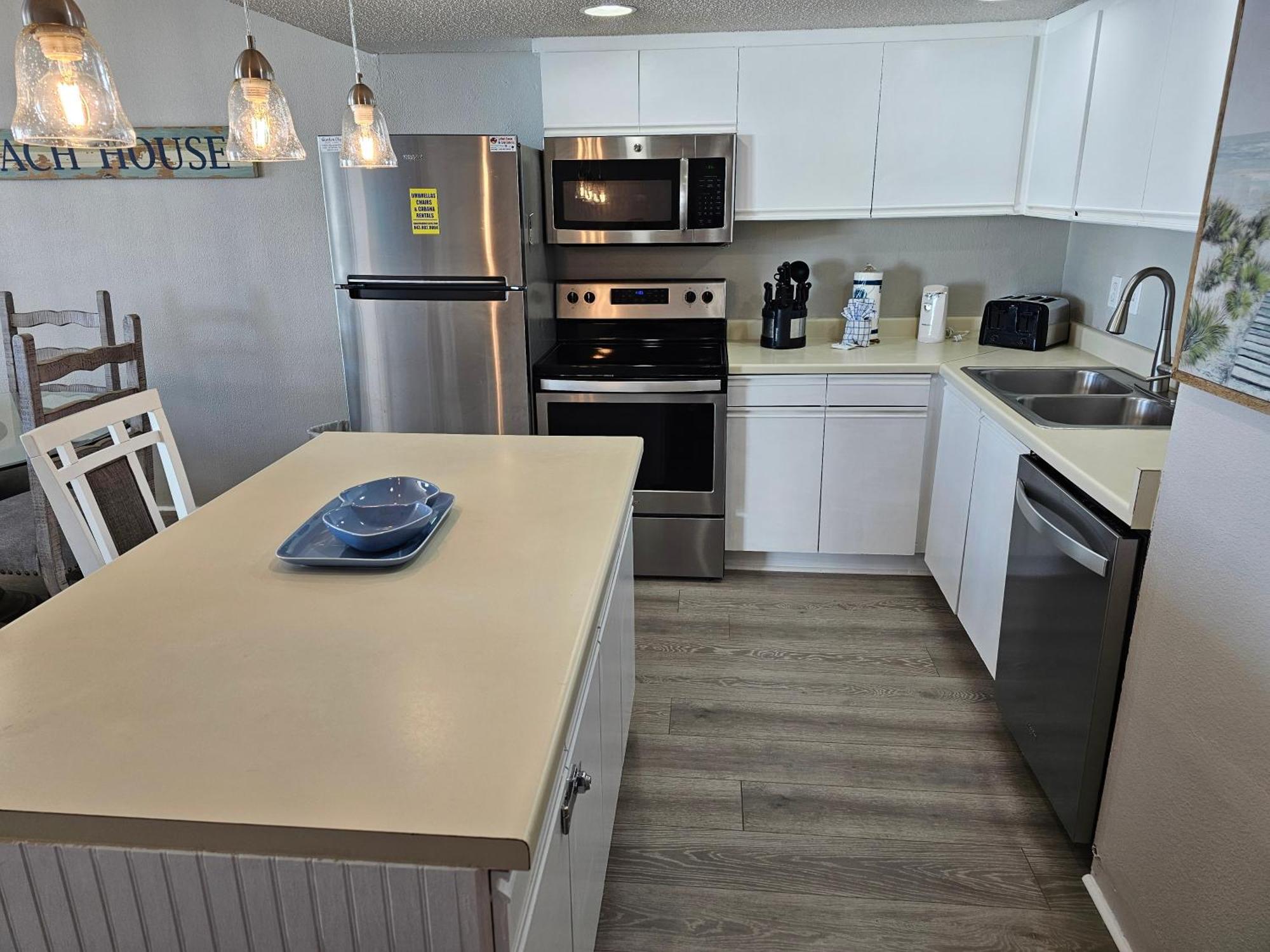 Beautiful Oceanfront 806 Apartment *