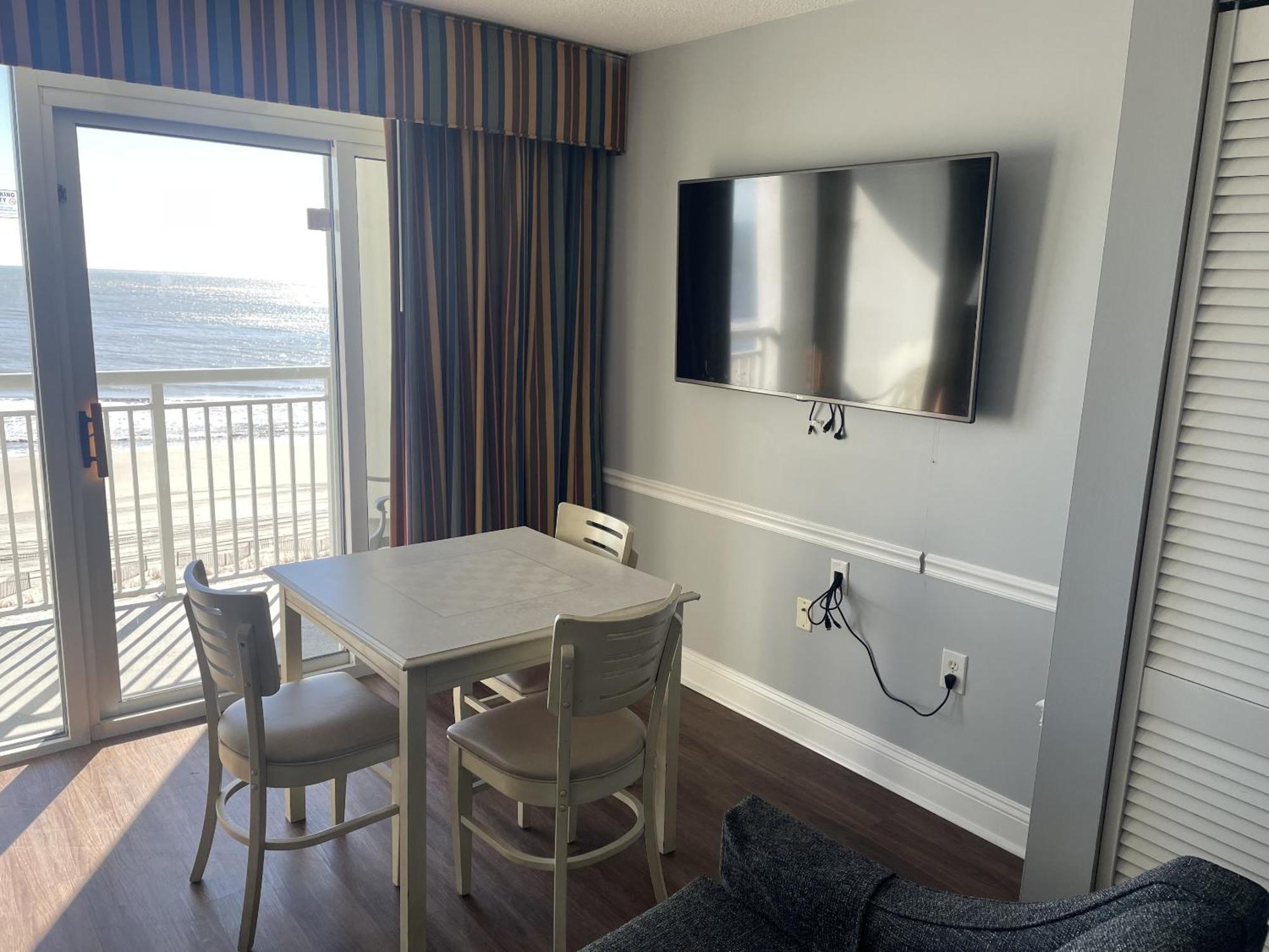 Camelot By The Sea - Blue Palmetto Vacation Hotel