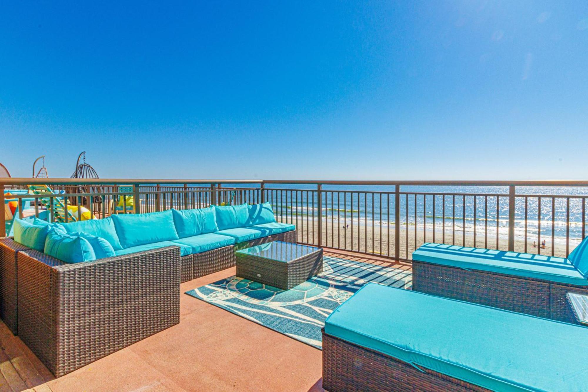 Holiday home Updated Oceanfront King Suite-oversized Private Balcony- Caravelle 515
