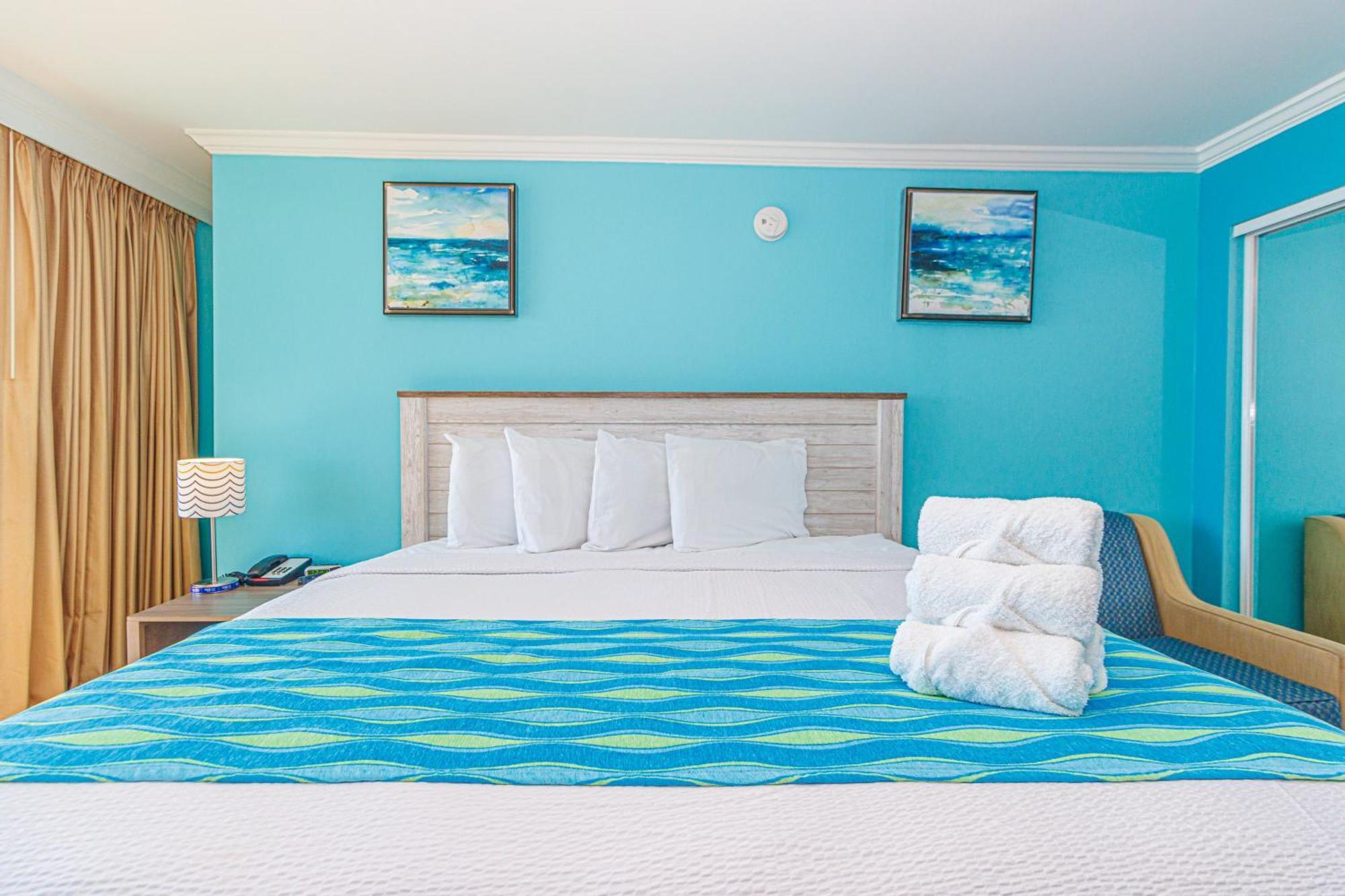 Updated Oceanfront King Suite-oversized Private Balcony- Caravelle 515 Holiday home