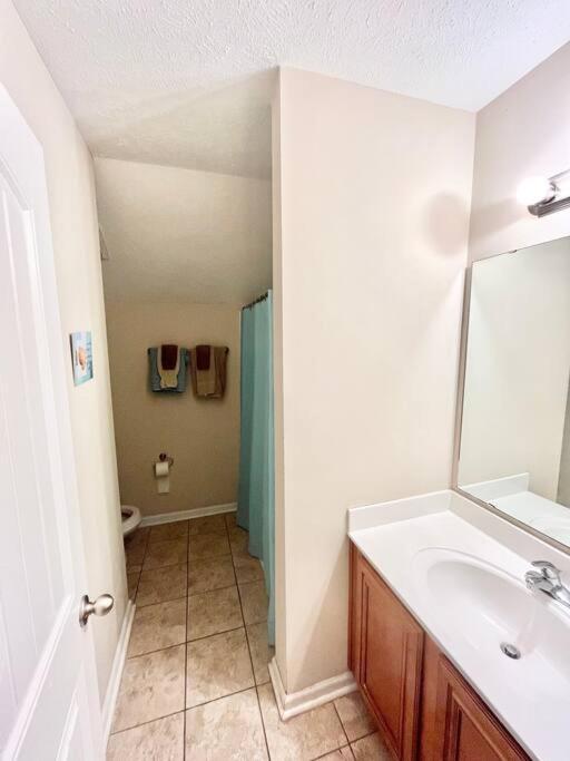 Lovely 2-level 2-br Cottage, 2 Blocks To Myrtle Beach