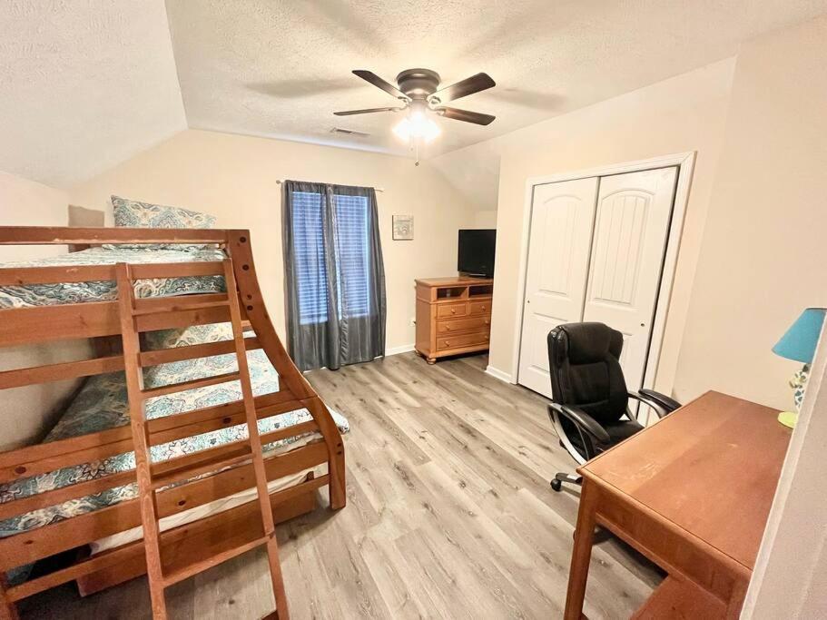 Holiday home Lovely 2-level 2-br Cottage, 2 Blocks To Myrtle Beach