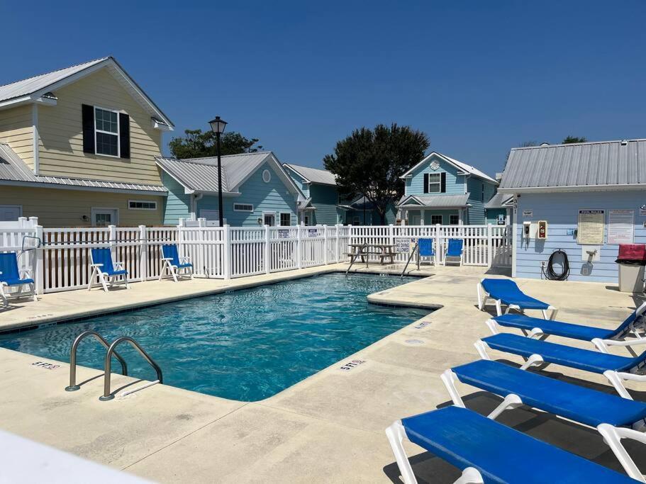 Holiday home Lovely 2-level 2-br Cottage, 2 Blocks To Myrtle Beach