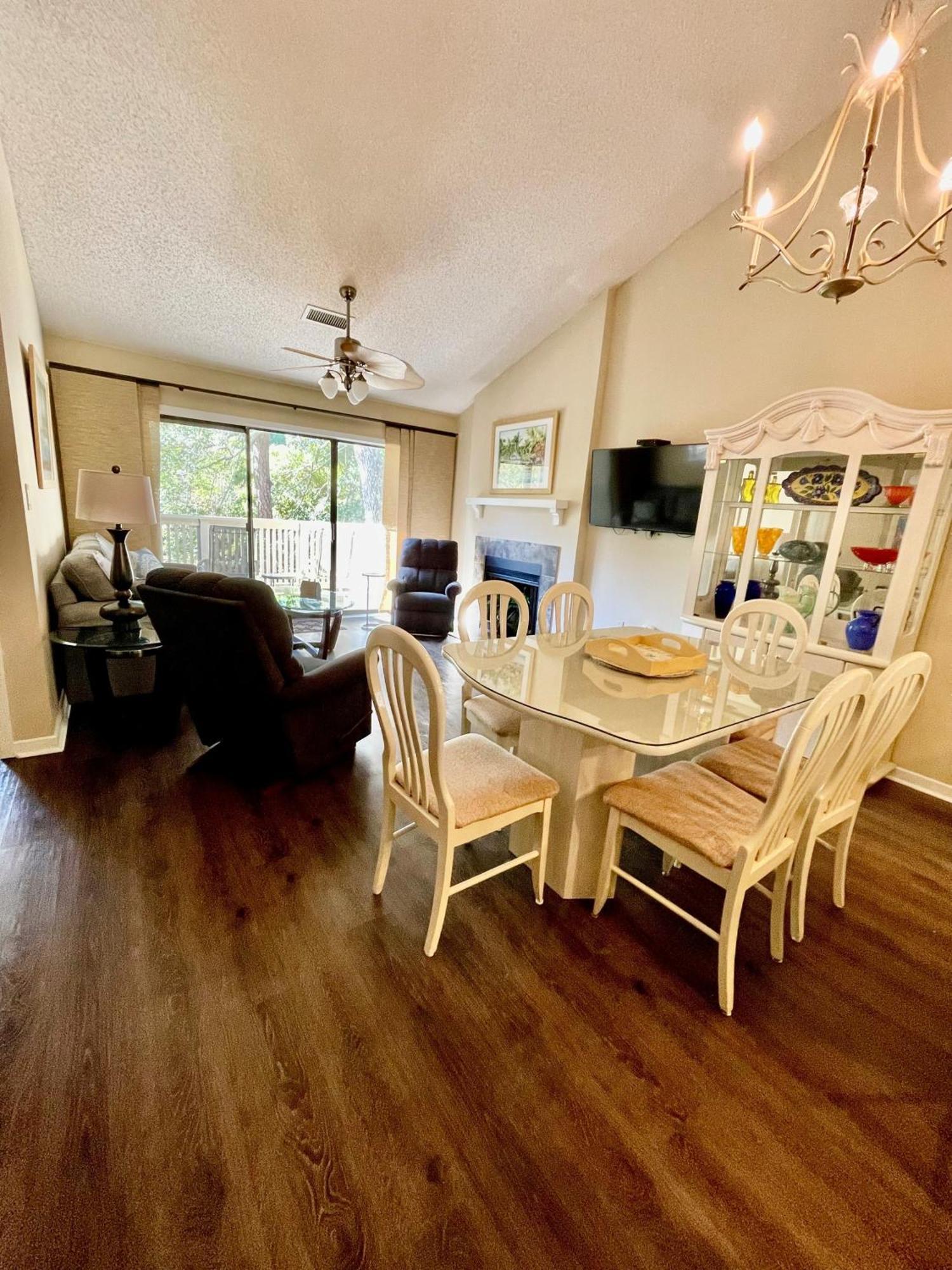 Exquisite 3 Bedroom, 3 Bath - 19e West Hyde Park - Kingston Plantation Villa