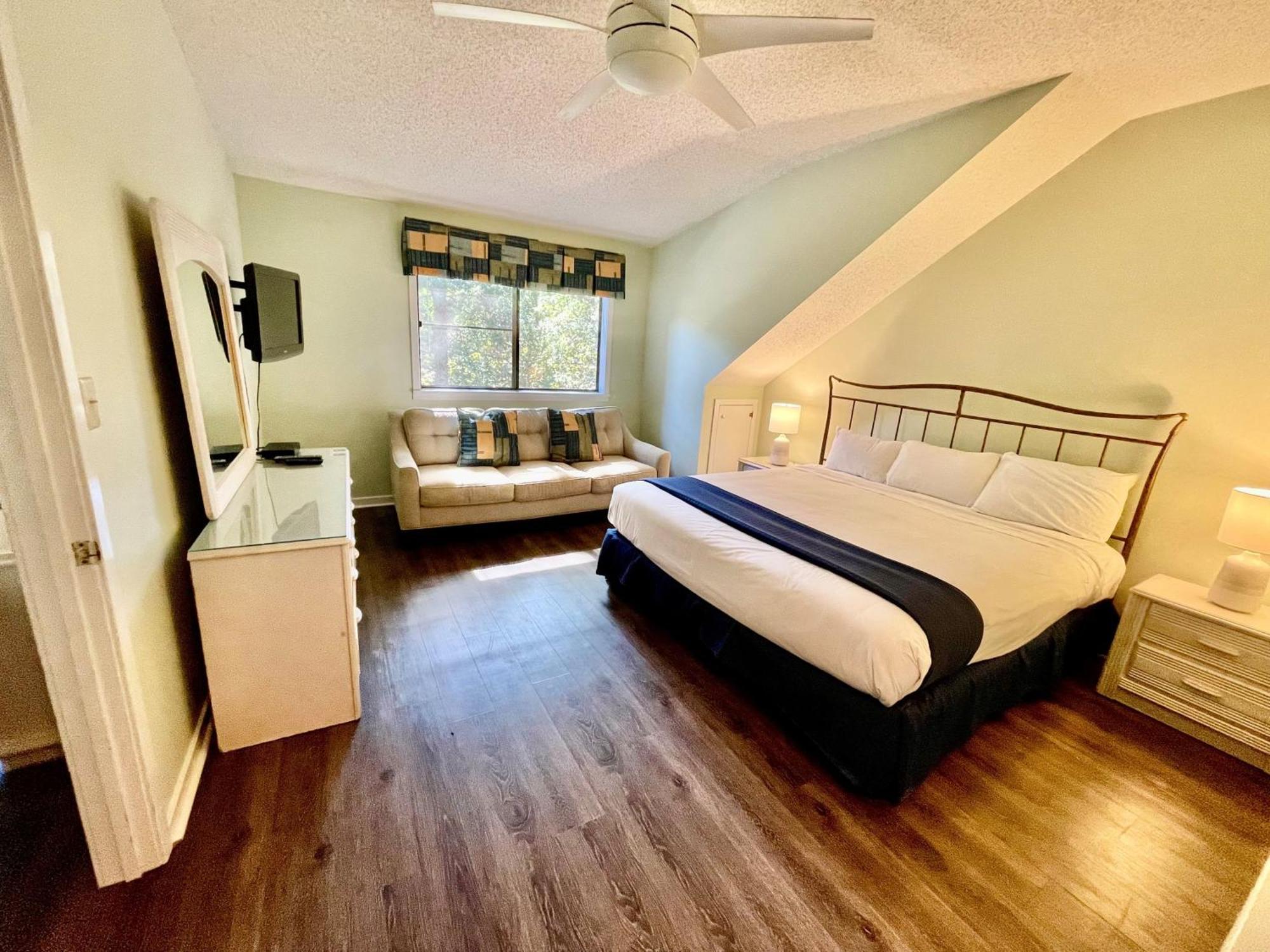 Exquisite 3 Bedroom, 3 Bath - 19e West Hyde Park - Kingston Plantation *