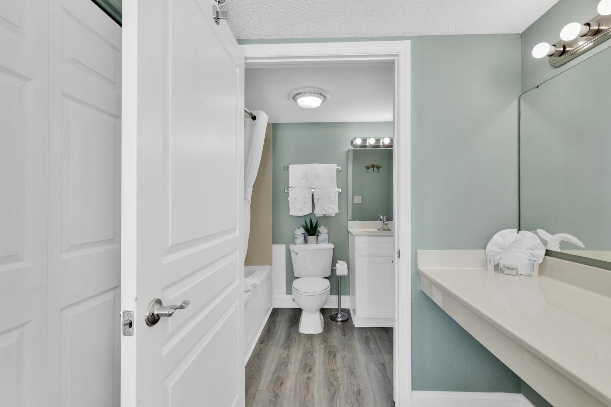 Baywatch Oceanfront Dream Maker Apartment *