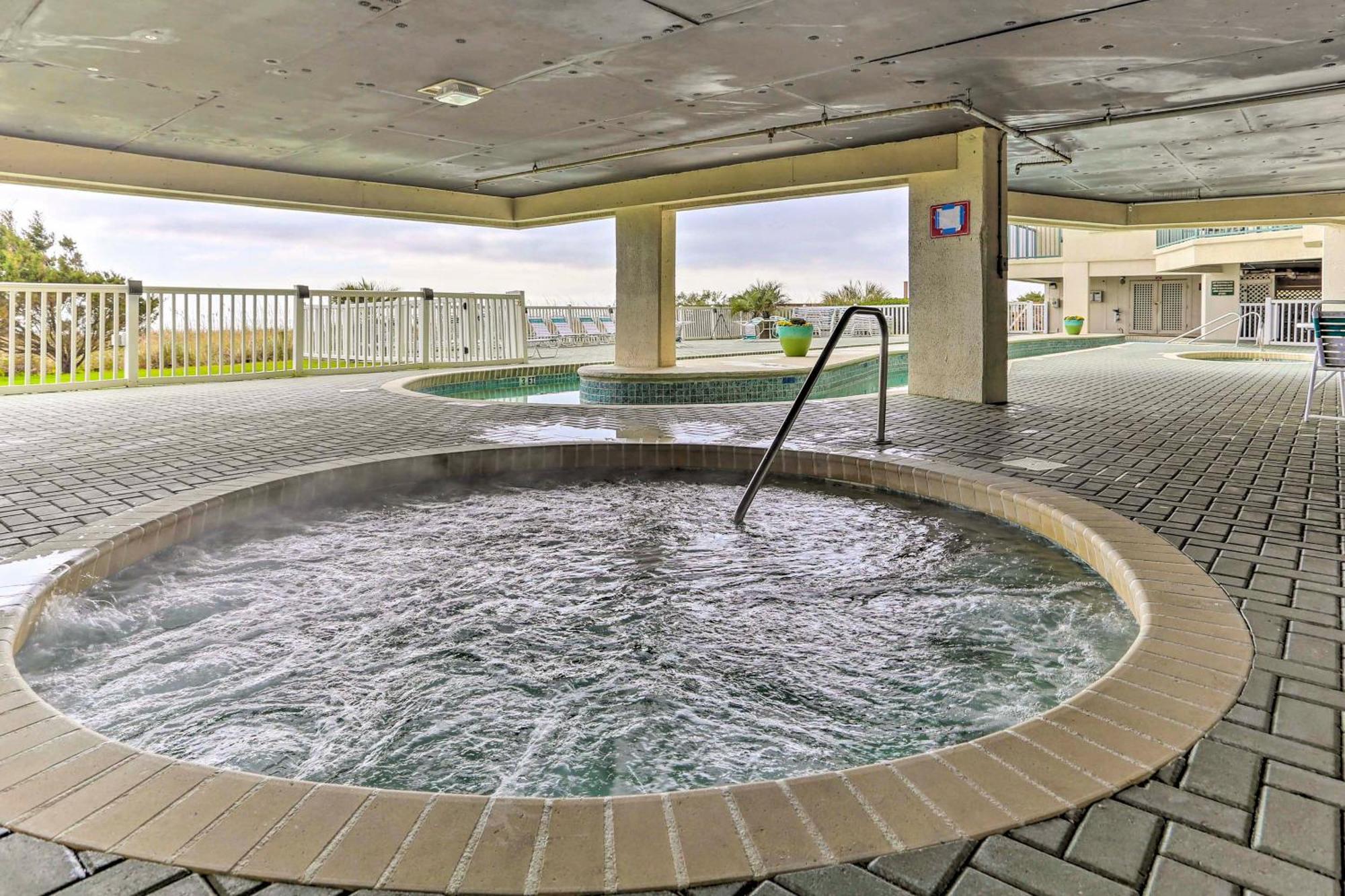 Pool And Hot Tub Access At Oceanfront Condo! Apartment
