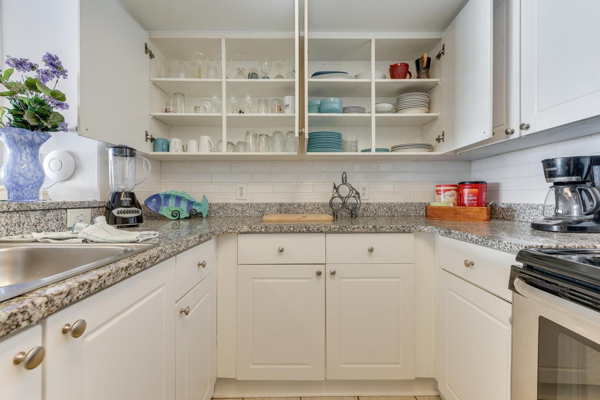 Apartment Pool And Hot Tub Access At Oceanfront Condo!