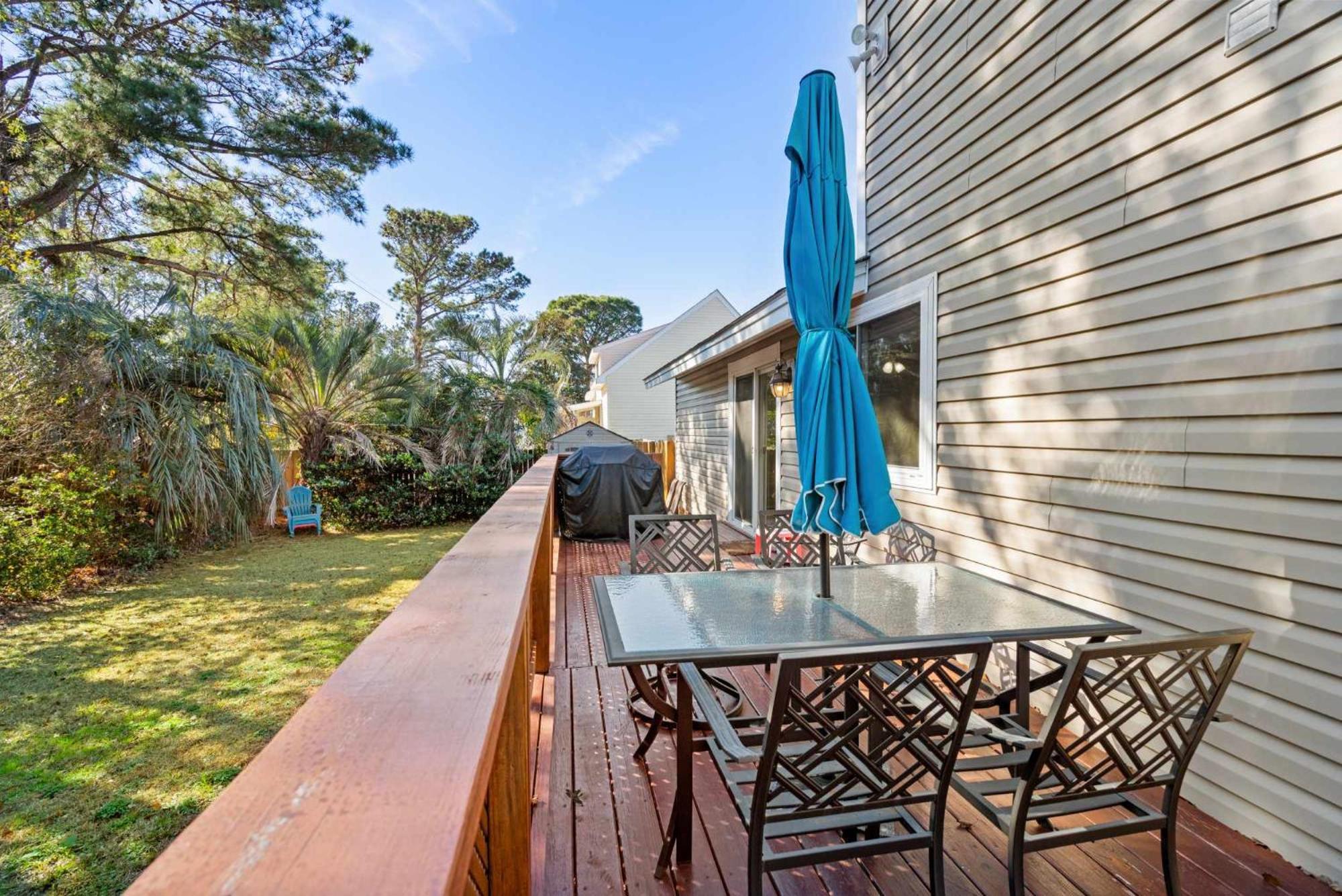 Backyard Oasis 1 Mile To Golf Cart Friendly Holiday home