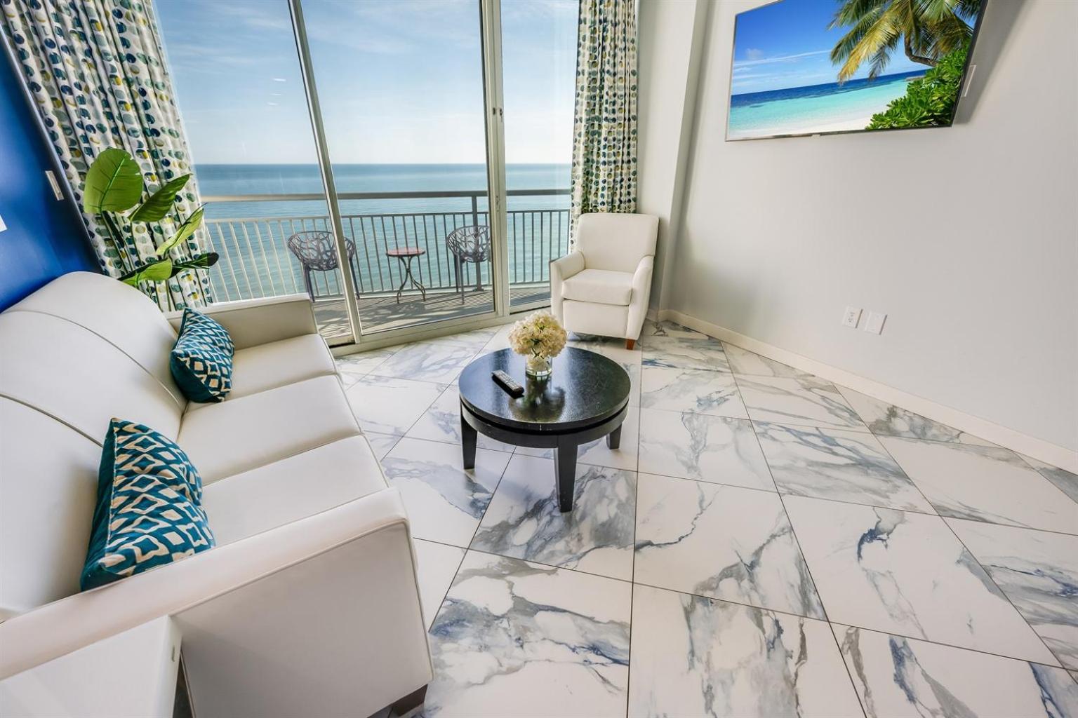 Access! 2-br W Balcony & Shared Pools Hotel Myrtle Beach
