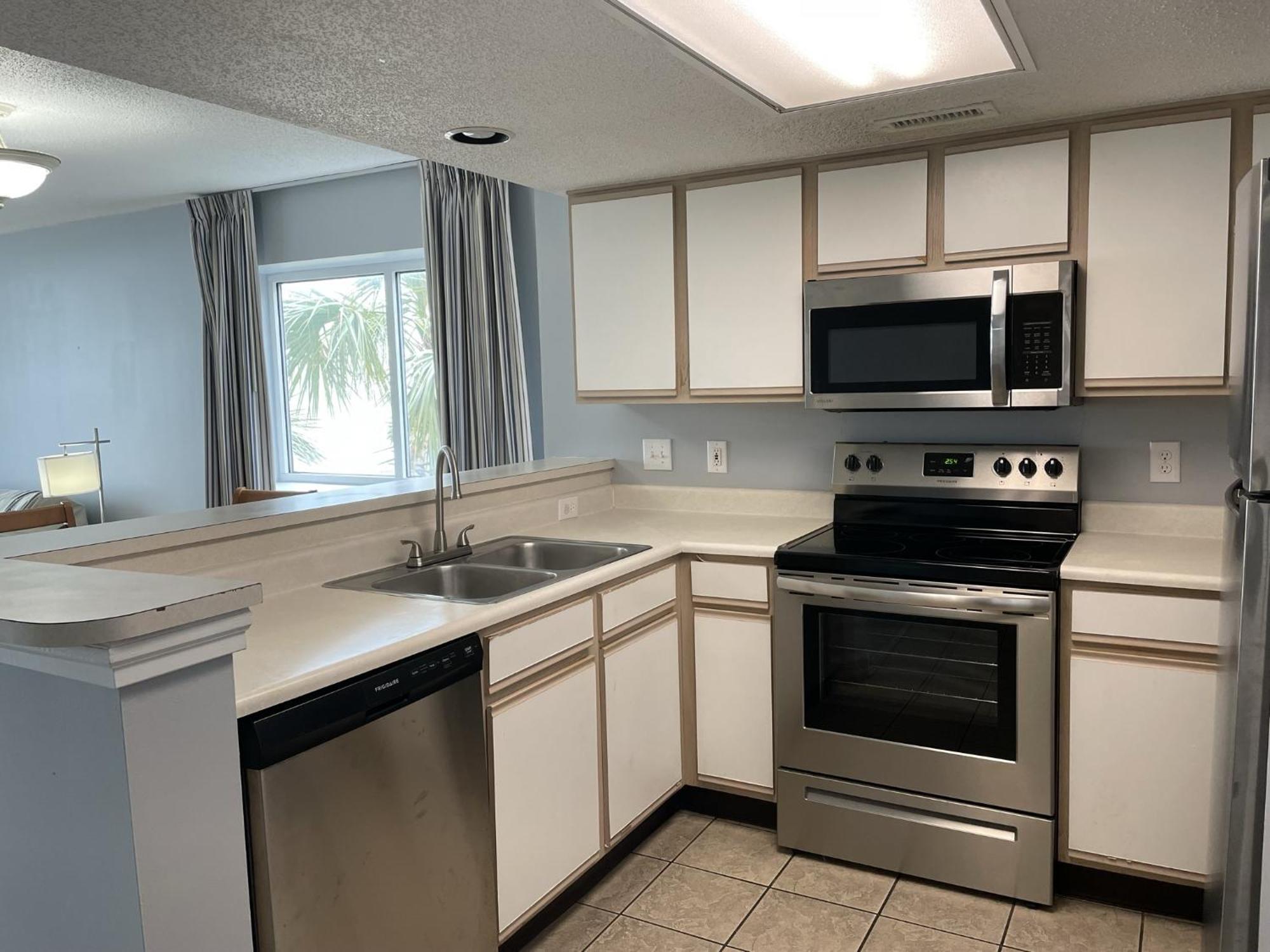 Camelot By The Sea - Blue Palmetto Vacation Hotel