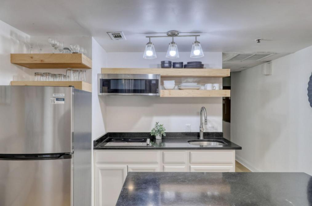 Holiday home Breath-taking Renovated 1 Bedroom At Merdian! Unit 406 *