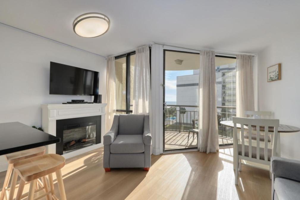 Breath-taking Renovated 1 Bedroom At Merdian! Unit 406 *