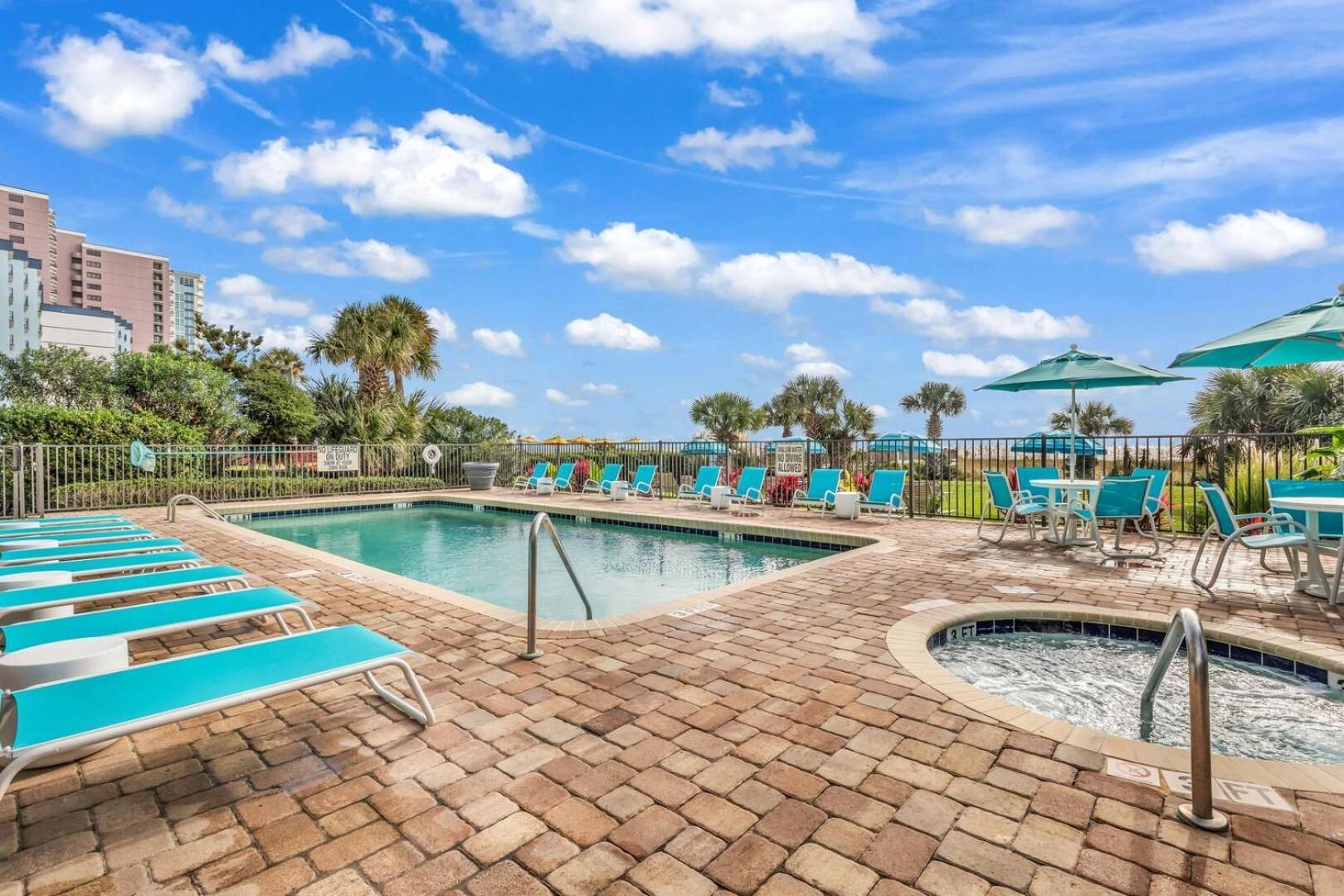 Breath-taking Renovated 1 Bedroom At Merdian! Unit 406 Holiday home