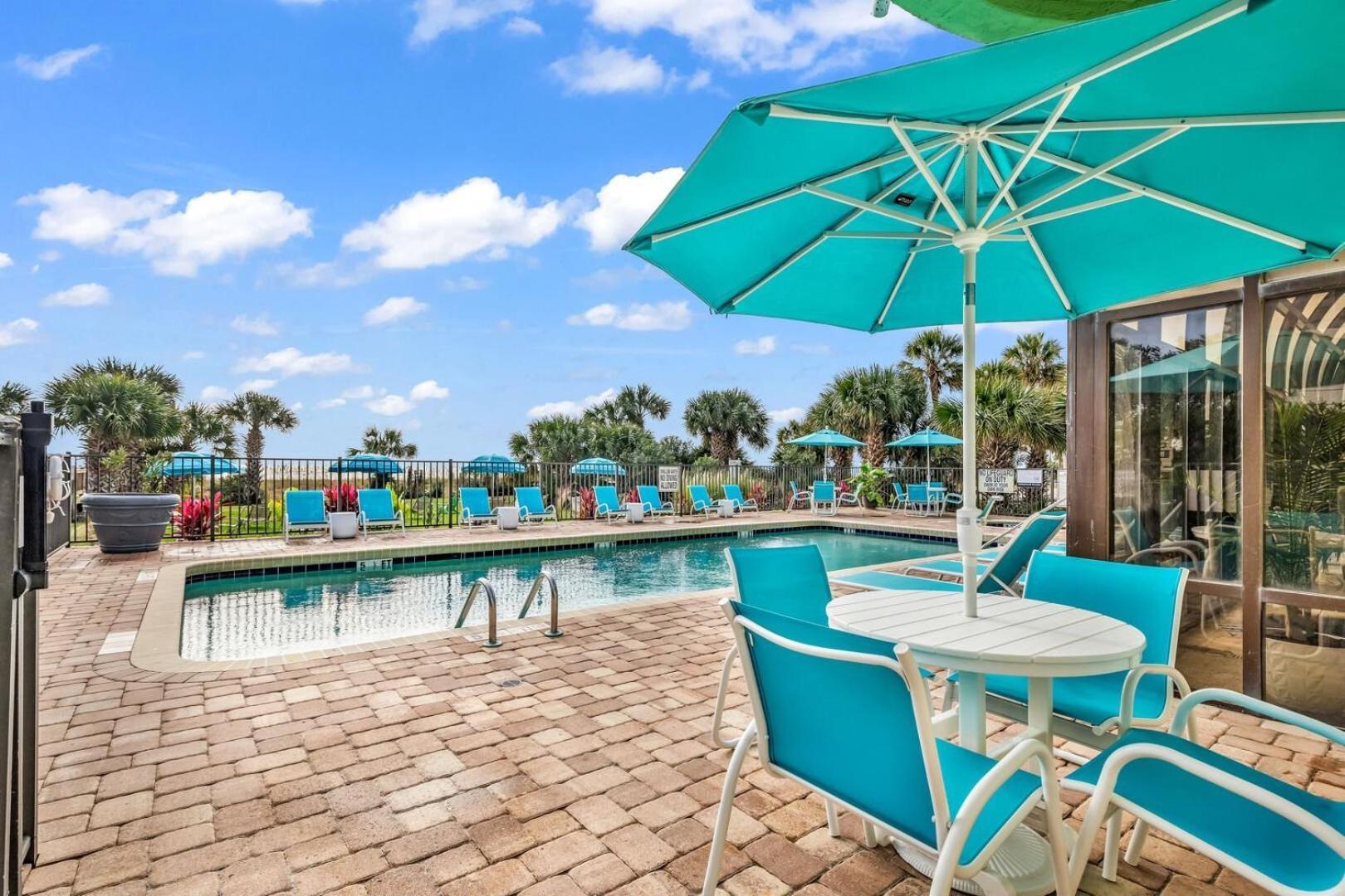 Breath-taking Renovated 1 Bedroom At Merdian! Unit 406 *
