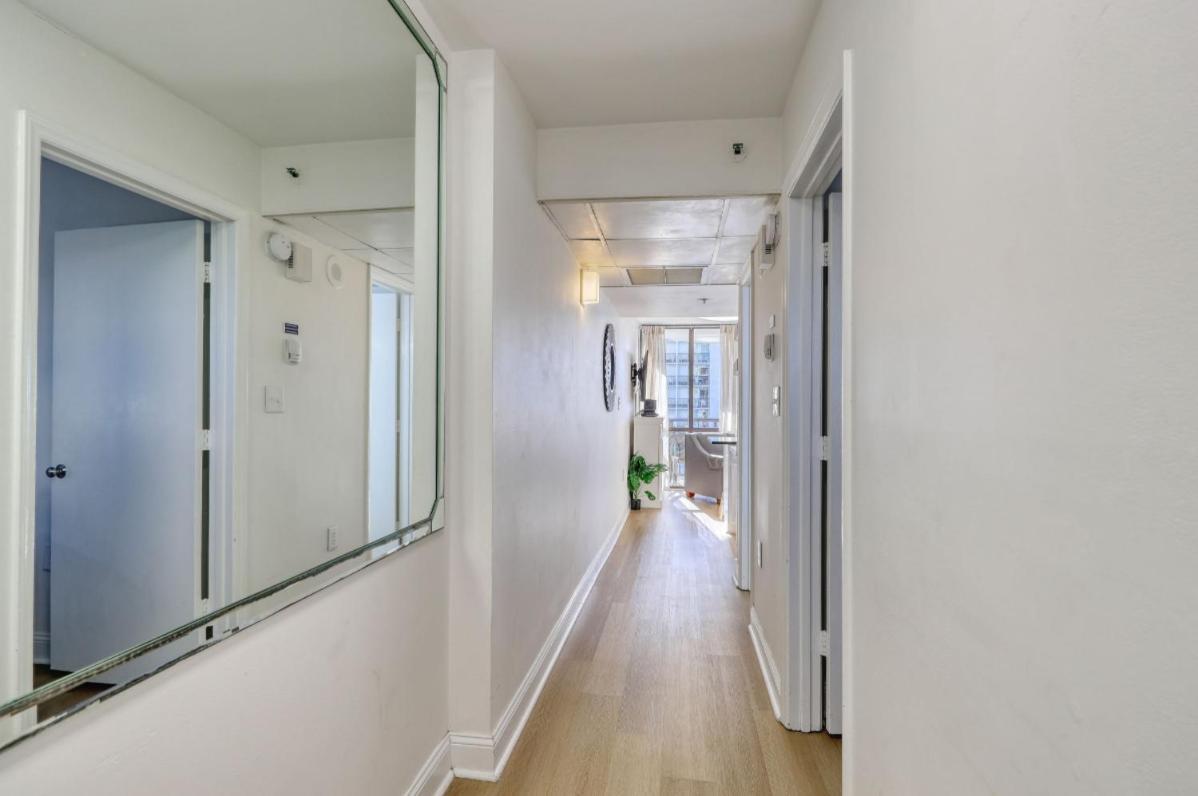Holiday home Breath-taking Renovated 1 Bedroom At Merdian! Unit 406 *