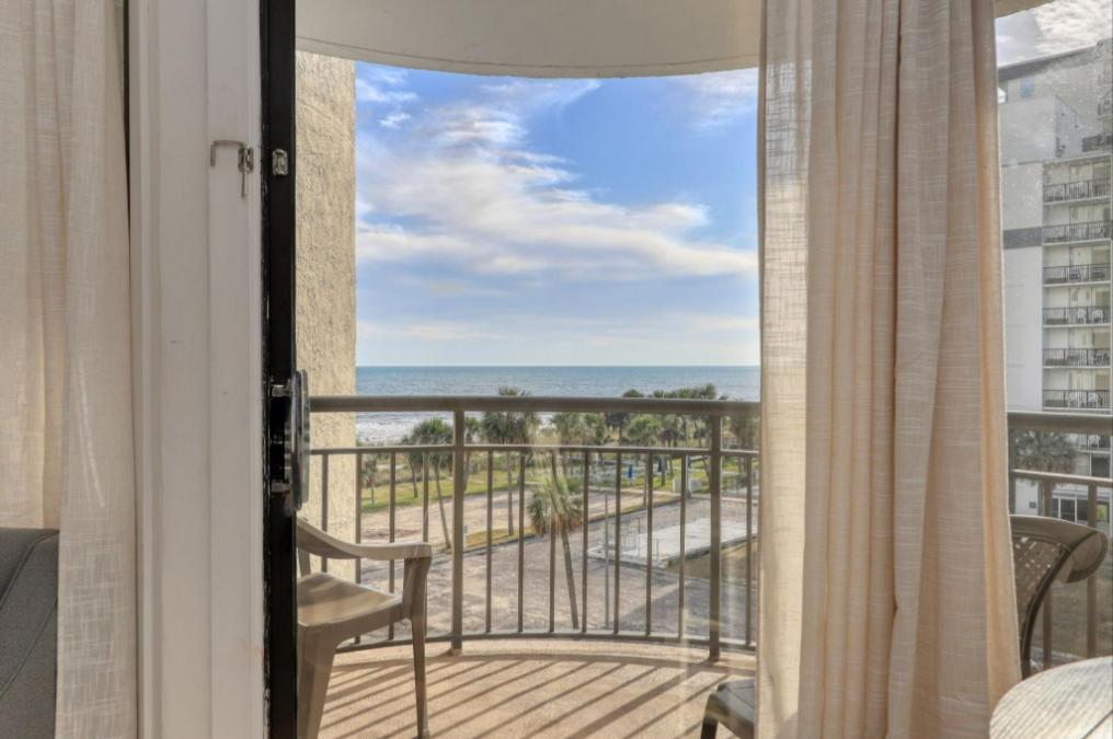 Holiday home Breath-taking Renovated 1 Bedroom At Merdian! Unit 406