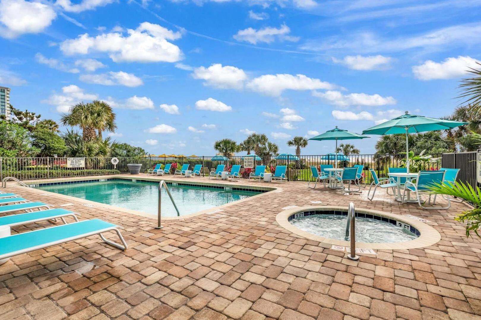 Breath-taking Renovated 1 Bedroom At Merdian! Unit 406