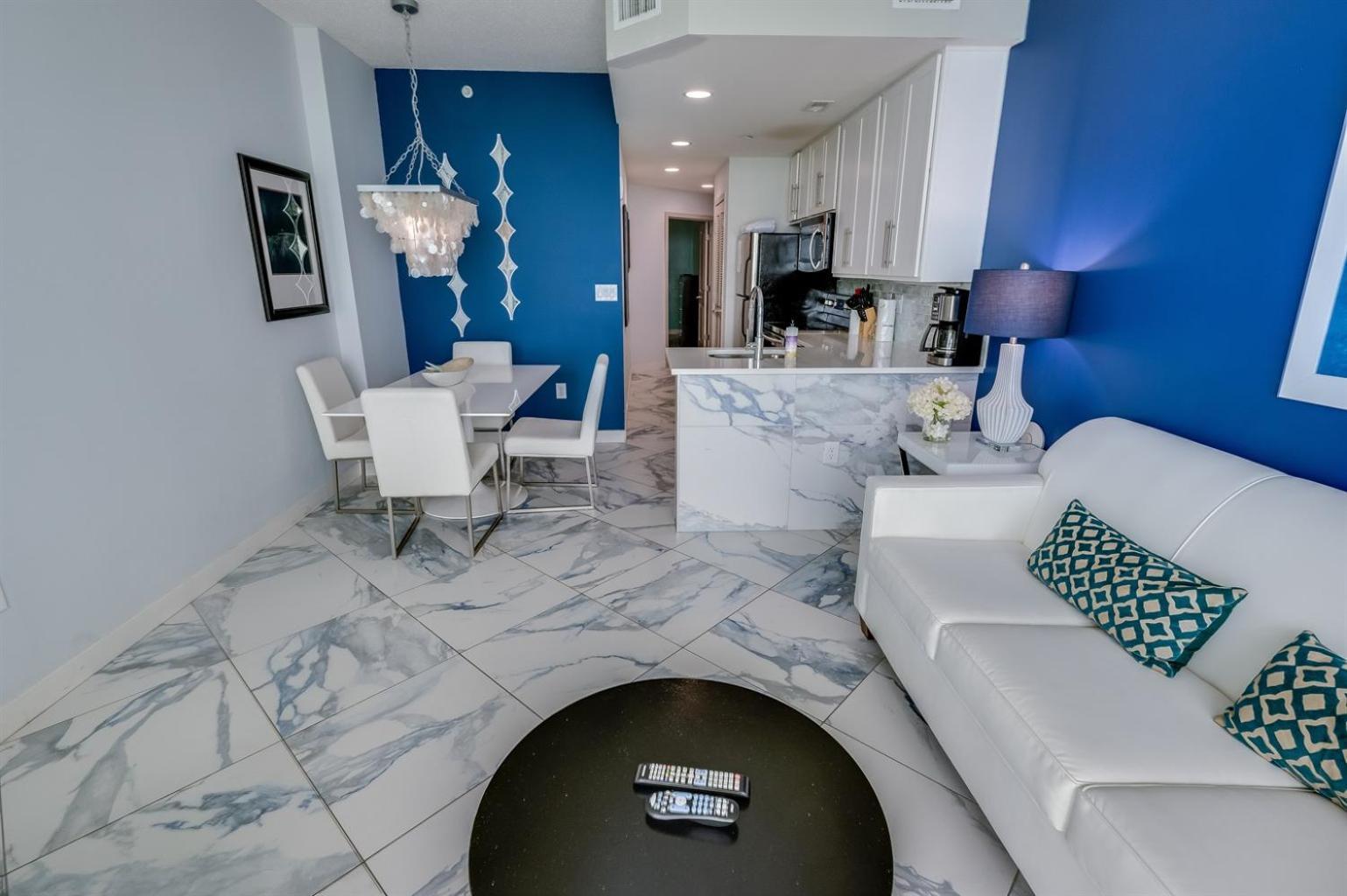 Access! 2-br W Balcony & Shared Pools Hotel